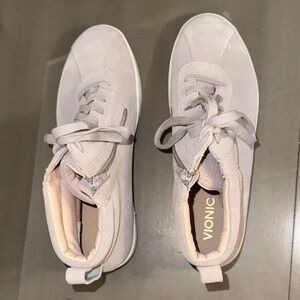 Vionic Women's Light Gray Sneakers